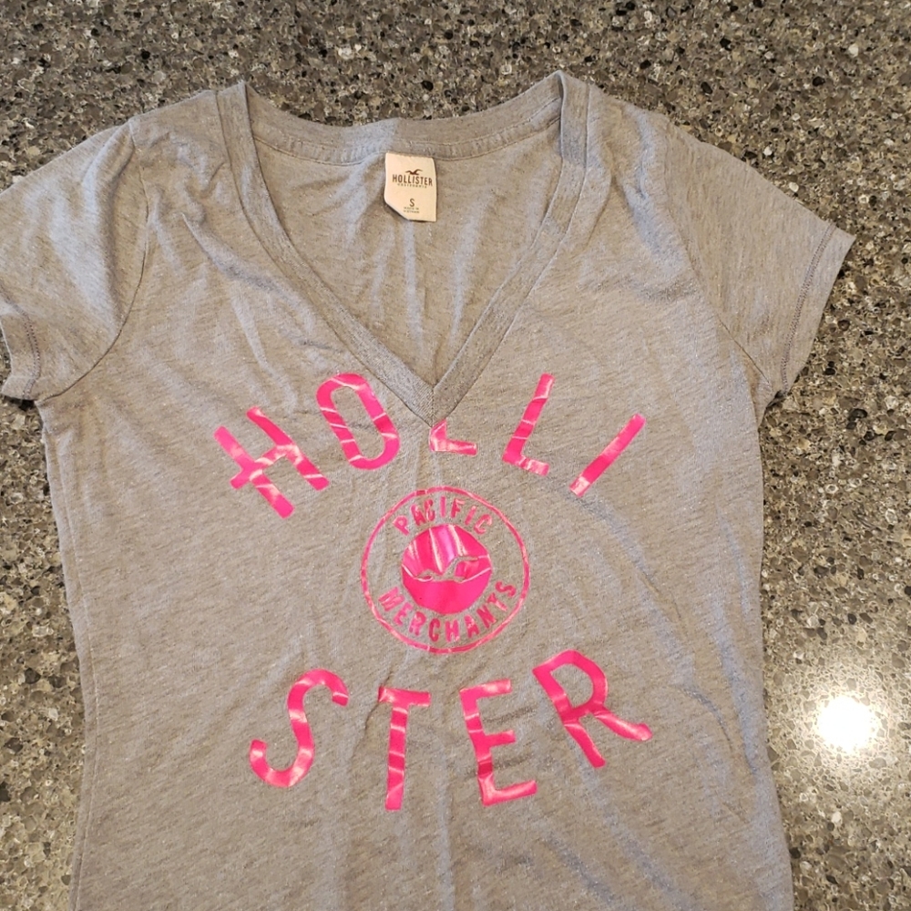 Hollister v neck t shirt